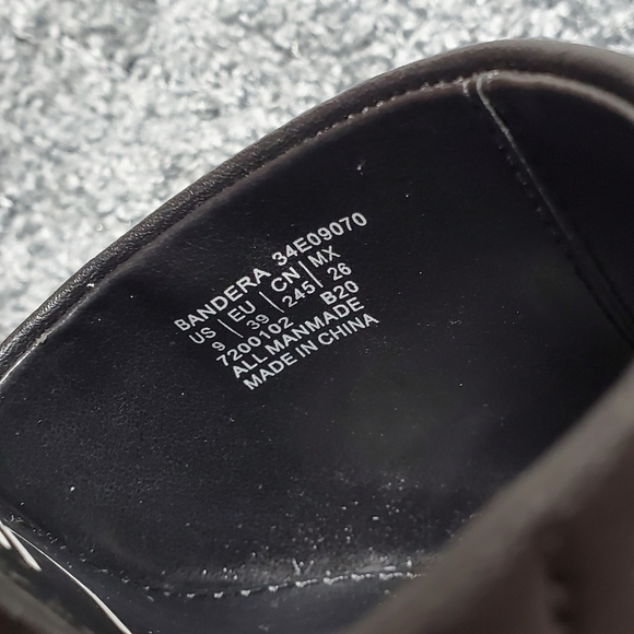 Calvin Klein - Picture 8 of 8